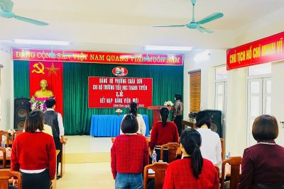 CHI BỘ TRƯỜNG TIỂU HỌC THANH TUYỀN TỔ CHỨC LỄ KẾT NẠP ĐẢNG VIÊN MỚI